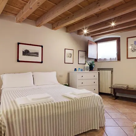Oda ve Kahvaltı Borgo Re Teodorico 2*
